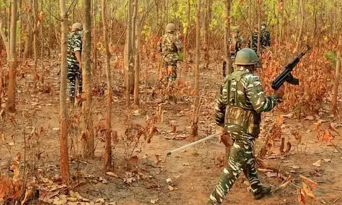 नक्सल विरोधी अभियान में शहीद हुए CRPF जवान प्राणेश्वर कोच को अश्रुपूर्ण विदाई दी नक्सल विरोधी अभियान में शहीद हुए CRPF जवान प्राणेश्वर कोच को अश्रुपूर्ण विदाई दी