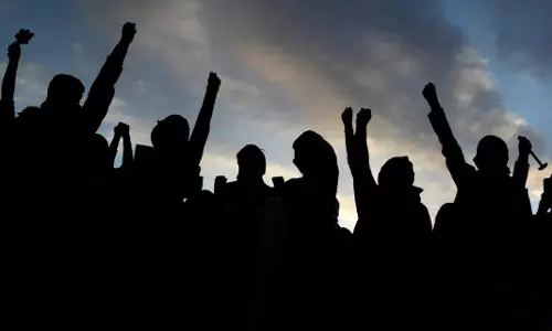 पुल परियोजना से जुड़े बेदखली अभियान को लेकर Dhubri में विरोध प्रदर्शन