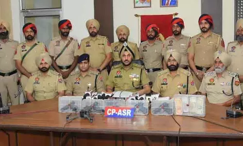Amritsar में हथियारों और हवाला के पैसे के साथ अफगान नागरिक, ग्रंथी समेत पांच गिरफ्तार