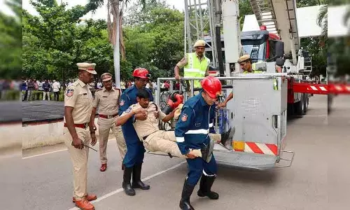 Cyberabad पुलिस ने आपातकालीन प्रतिक्रिया को मजबूत करने के लिए फायर मॉक ड्रिल का आयोजन किया