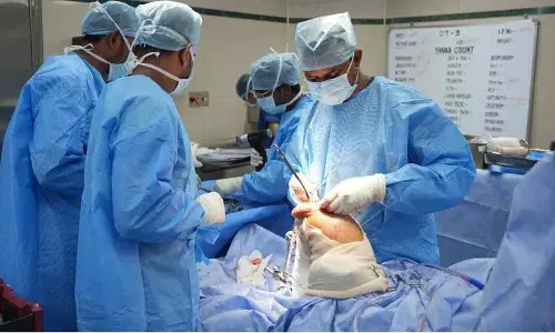 रिकॉर्ड तोड़ने वाले जोड़ डॉक्टर ने 8 घंटे में 17 लोगों के जोड़ बदले