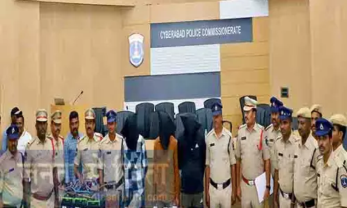 तेलंगाना: ATM से 34 लाख रुपये चुराने के आरोप में तीन गिरफ्तार, 20 लाख रुपये बरामद तेलंगाना: ATM से 34 लाख रुपये चुराने के आरोप में तीन गिरफ्तार, 20 लाख रुपये बरामद