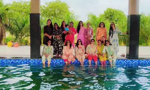 भोपालगंज माहेश्वरी महिला मंडल द्वारा पूल पार्टी के अंतर्गत तैराकी प्रतियोगिता का आयोजन