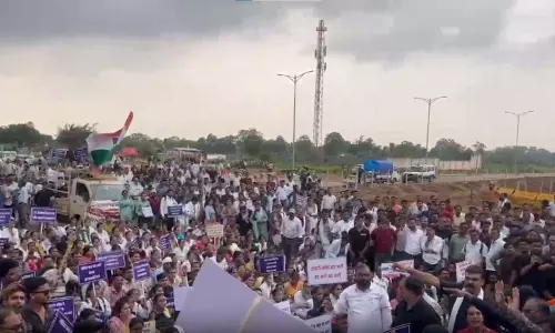 रायपुर में NHM संविदा कर्मचारियों का सातवें दिन भी विरोध जारी, विधानसभा घेराव के दौरान पुलिस से झूमाझटकी
