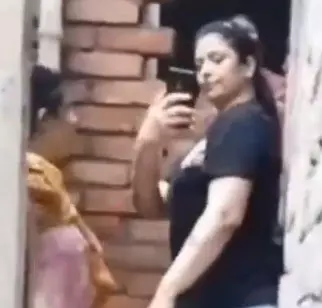 एक्ट्रेस हसीन जहां ने हत्या की कोशिश की, पड़ोसी का आरोप एक्ट्रेस हसीन जहां ने हत्या की कोशिश की, पड़ोसी का आरोप