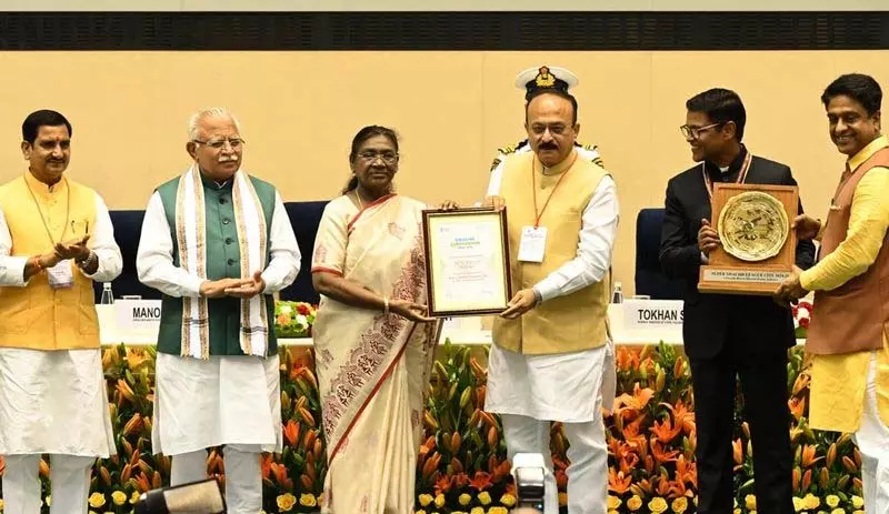 एनडीएमसी को सुपर स्वच्छ लीग सिटी अवार्ड मिला एनडीएमसी को सुपर स्वच्छ लीग सिटी अवार्ड मिला