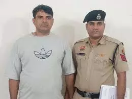 गुरुग्राम में प्रोफेसर बनकर युवाओं को ठगने के आरोप में एक गिरफ्तार गुरुग्राम में प्रोफेसर बनकर युवाओं को ठगने के आरोप में एक गिरफ्तार