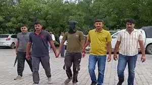 नूंह: शराब की बोतल से लड़की पर हमले के आरोप में 2 गिरफ्तार नूंह: शराब की बोतल से लड़की पर हमले के आरोप में 2 गिरफ्तार