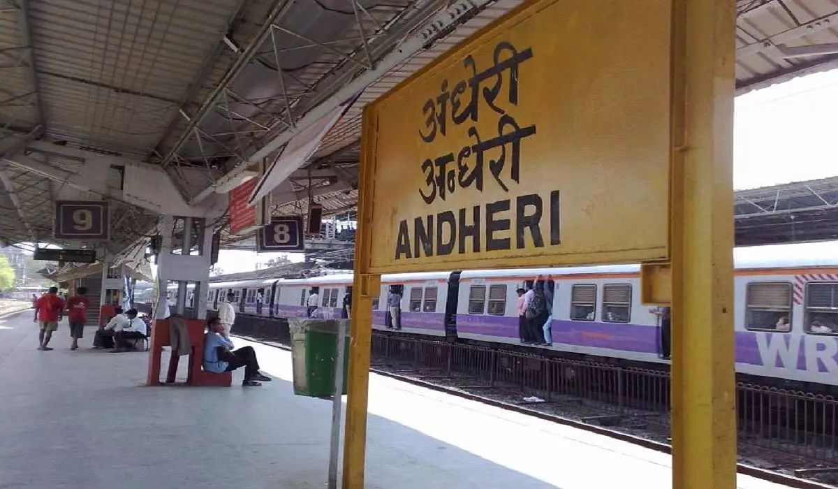 17 जुलाई को अंधेरी के पास तकनीकी खराबी के कारण मुंबई लोकल ट्रेन सेवाएं बाधित 17 जुलाई को अंधेरी के पास तकनीकी खराबी के कारण मुंबई लोकल ट्रेन सेवाएं बाधित