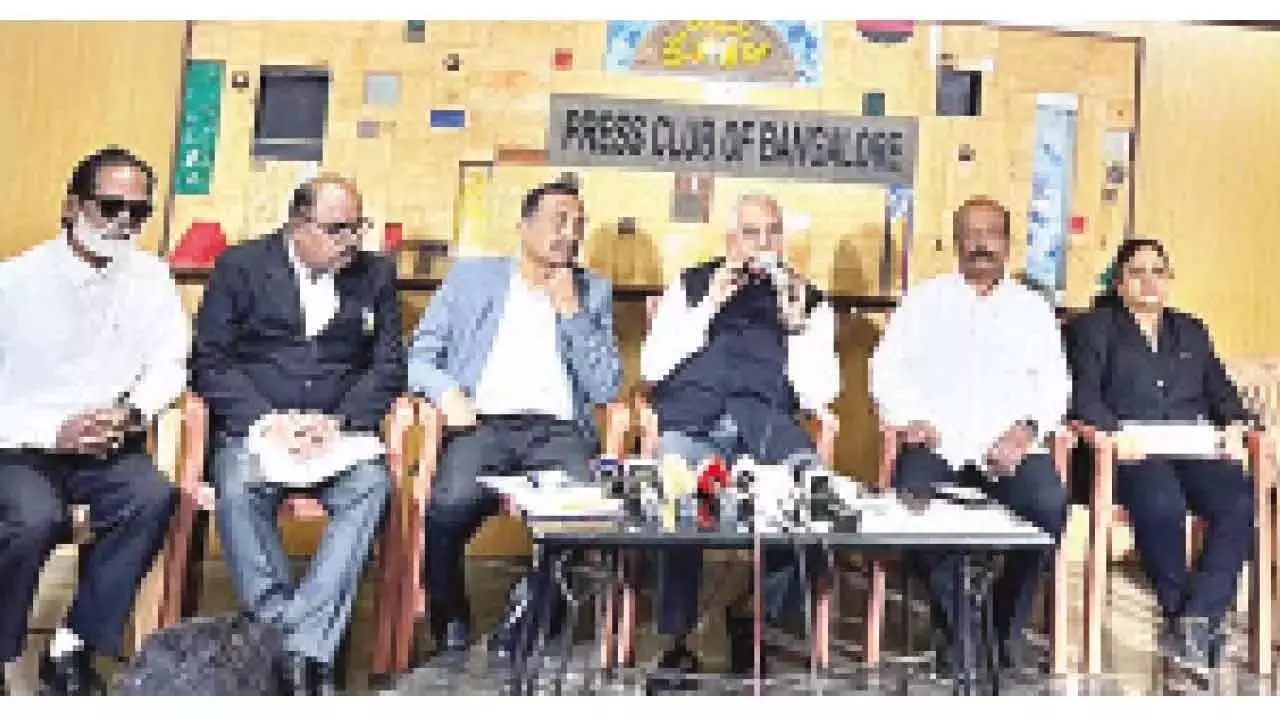 धर्मस्थल हत्याकांड: अदालत की निगरानी में SIT जांच की मांग धर्मस्थल हत्याकांड: अदालत की निगरानी में SIT जांच की मांग