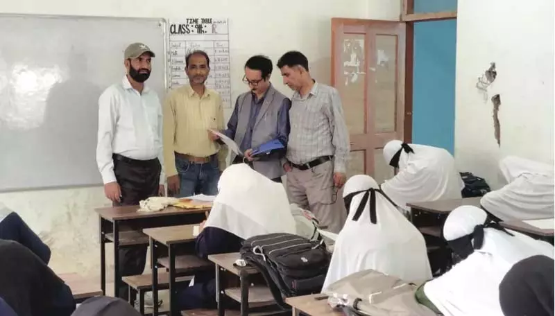 कश्मीरी में निबंध लेखन प्रतियोगिता आयोजित किया गया कश्मीरी में निबंध लेखन प्रतियोगिता आयोजित किया गया