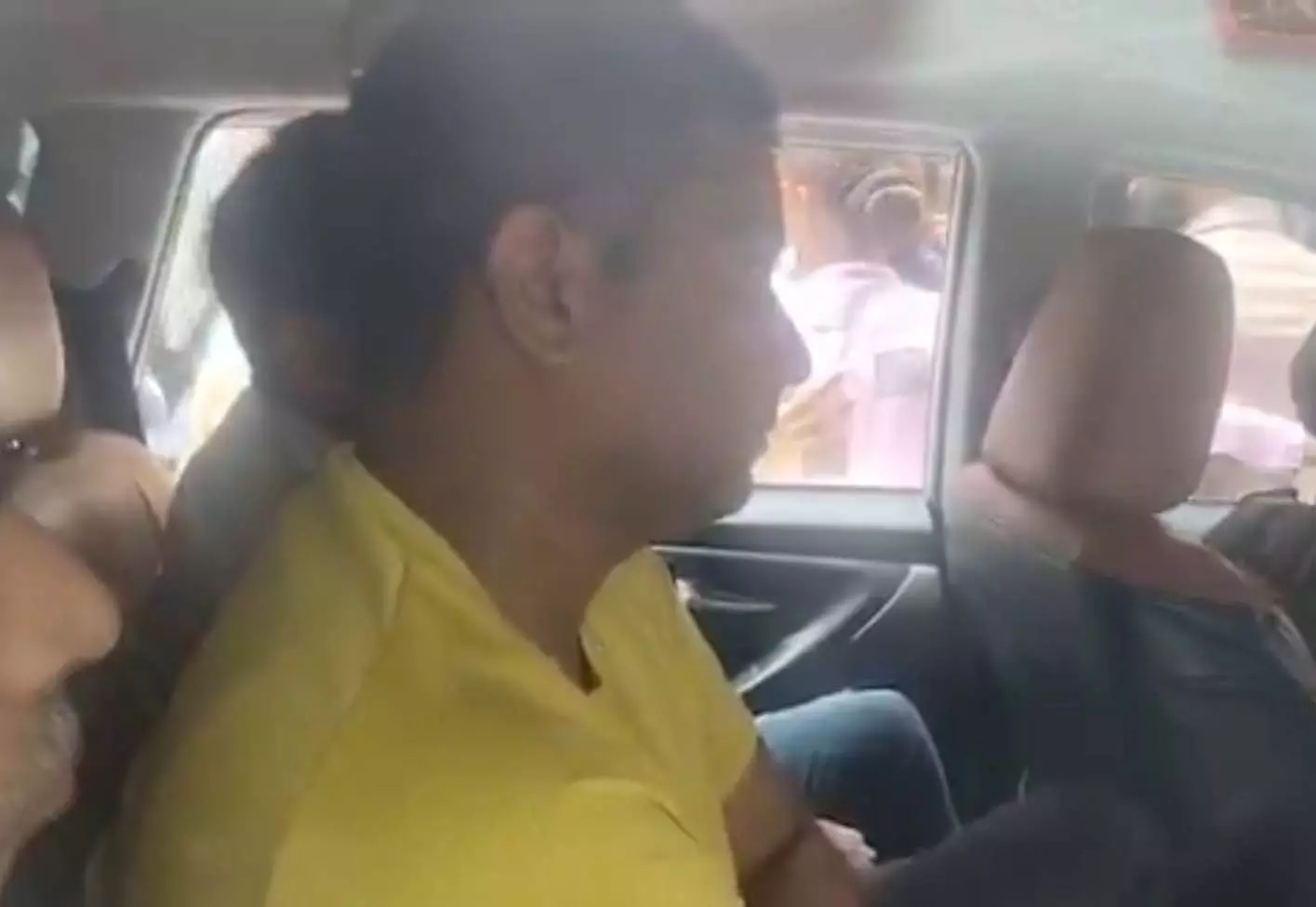 Chaitanya Baghel: पूर्व मुख्यमंत्री भूपेश बघेल के बेटे चैतन्य गिरफ्तार, VIDEO Chaitanya Baghel: पूर्व मुख्यमंत्री भूपेश बघेल के बेटे चैतन्य गिरफ्तार, VIDEO