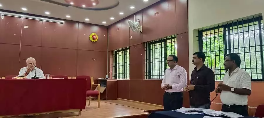 सरकारी संपत्ति संरक्षण अधिकारियों की जिम्मेदारी, अतिक्रमण होने पर कार्रवाई: Deshpande सरकारी संपत्ति संरक्षण अधिकारियों की जिम्मेदारी, अतिक्रमण होने पर कार्रवाई: Deshpande