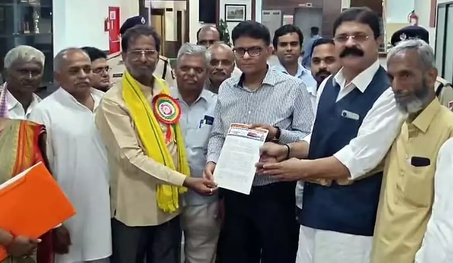 Karnataka : लोकापुरा-धारवाड़ रेलवे लाइन की मांग Karnataka : लोकापुरा-धारवाड़ रेलवे लाइन की मांग