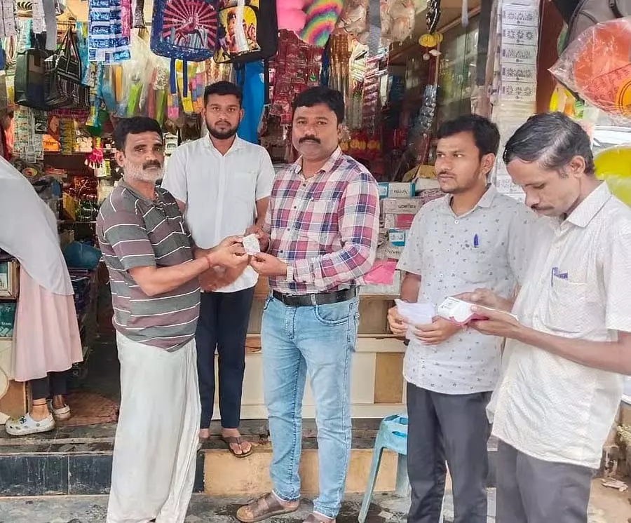 लोगों से कर संग्रह; दो दिनों में ₹1.03 करोड़ एकत्र हुए लोगों से कर संग्रह; दो दिनों में ₹1.03 करोड़ एकत्र हुए