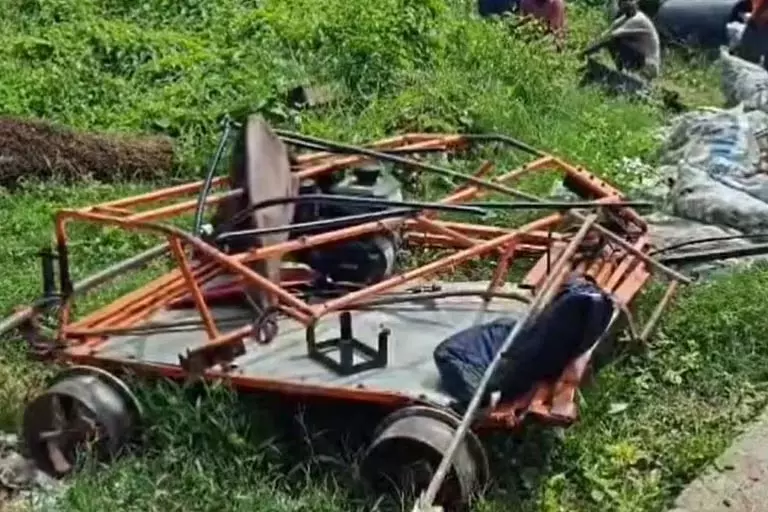 Rayagada स्टेशन पर मालगाड़ी के पुश ट्रॉली से टकराने से ठेका मजदूर की मौत, दो घायल Rayagada स्टेशन पर मालगाड़ी के पुश ट्रॉली से टकराने से ठेका मजदूर की मौत, दो घायल