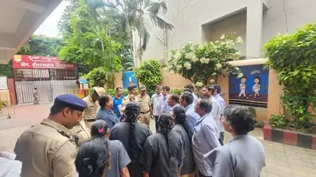 बेंगलुरु के 40 स्कूलों को बम से उड़ाने की धमकी, पुलिस ने जांच शुरू की बेंगलुरु के 40 स्कूलों को बम से उड़ाने की धमकी, पुलिस ने जांच शुरू की