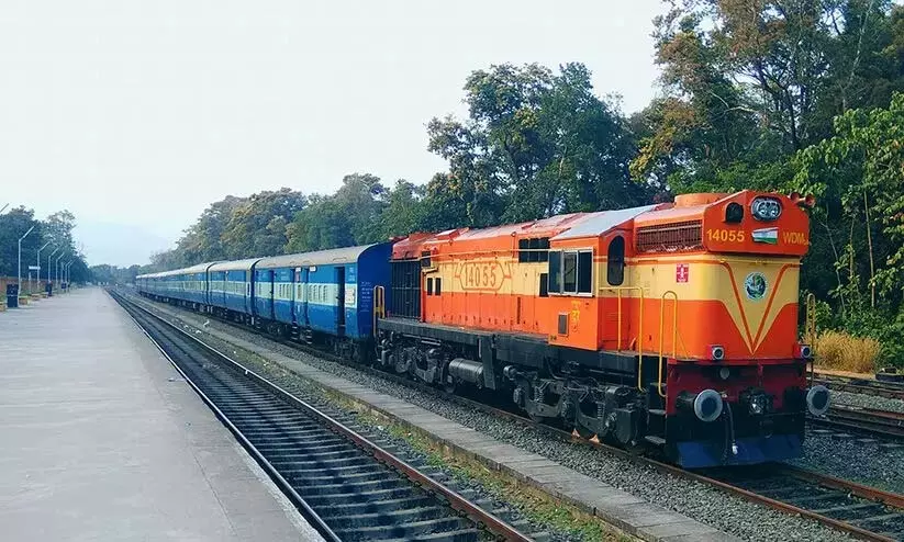 नीलांबुर-शोरनूर रेलवे लाइन पर कोचों की संख्या बढ़ने से यात्रियों को राहत मिलेगी नीलांबुर-शोरनूर रेलवे लाइन पर कोचों की संख्या बढ़ने से यात्रियों को राहत मिलेगी