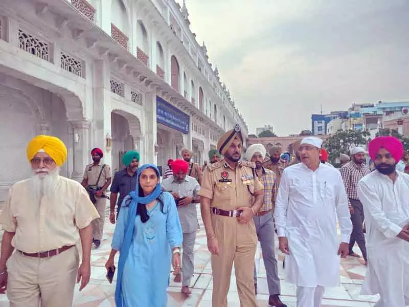 Golden Temple को फिर मिली बम की धमकी, मान ने कहा, एजेंसियां पूरी तरह सतर्क Golden Temple को फिर मिली बम की धमकी, मान ने कहा, एजेंसियां पूरी तरह सतर्क