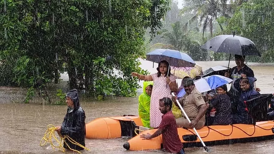 Karnataka के तटीय जिलों में लगातार बारिश से सामान्य जनजीवन अस्त-व्यस्त Karnataka के तटीय जिलों में लगातार बारिश से सामान्य जनजीवन अस्त-व्यस्त