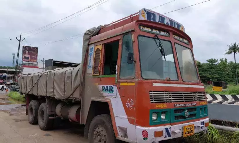 Kerala : सेल्स टैक्स अधिकारी के वेश में ट्रक चोरी का प्रयास Kerala : सेल्स टैक्स अधिकारी के वेश में ट्रक चोरी का प्रयास