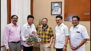 कमल ने भाईचारे के प्यार के लिए थिरुमा को धन्यवाद दिया कमल ने भाईचारे के प्यार के लिए थिरुमा को धन्यवाद दिया