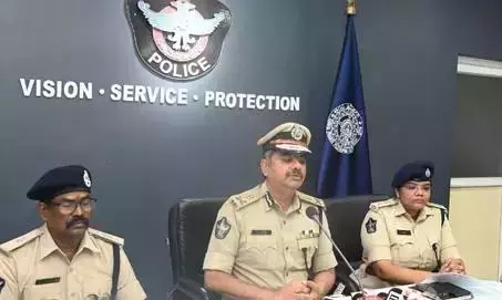 AP: पुलिस ने विशाखापत्तनम में किडनी तस्करी के प्रयास का भंडाफोड़ किया AP: पुलिस ने विशाखापत्तनम में किडनी तस्करी के प्रयास का भंडाफोड़ किया
