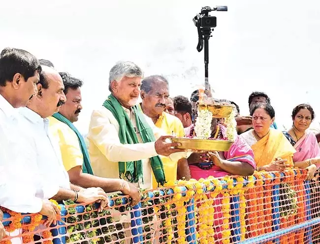 CM Chandrababu : हम रायलसीमा को रत्नों की भूमि में बदल देंगे CM Chandrababu : हम रायलसीमा को रत्नों की भूमि में बदल देंगे