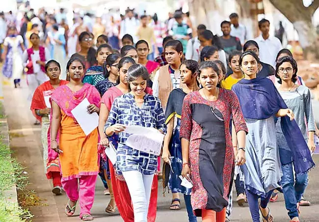 Telangana : इंजीनियरिंग बी श्रेणी की सीटों को भरने के लिए अधिसूचना कल जारी होगी Telangana : इंजीनियरिंग बी श्रेणी की सीटों को भरने के लिए अधिसूचना कल जारी होगी