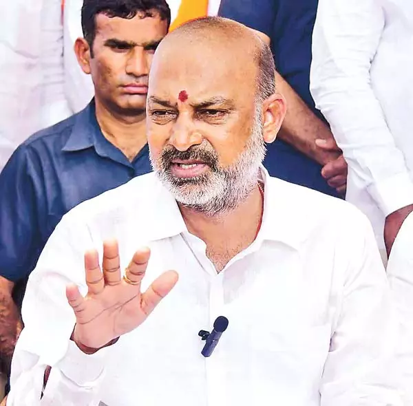 बानाकाछार पर हुई चर्चा का विवरण सार्वजनिक किया जाना चाहिए : Bandi Sanjay बानाकाछार पर हुई चर्चा का विवरण सार्वजनिक किया जाना चाहिए : Bandi Sanjay