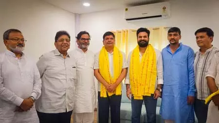 बिहार: पूर्व आईपीएस जयप्रकाश सिंह और अभिनेता रितेश पांडेय जन सुराज में शामिल बिहार: पूर्व आईपीएस जयप्रकाश सिंह और अभिनेता रितेश पांडेय जन सुराज में शामिल