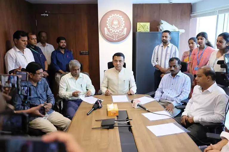 पारदर्शी सरकारी भर्तियाँ सुनिश्चित करने के लिए गोवा में कंप्यूटर आधारित परीक्षाएँ शुरू: CM Sawant पारदर्शी सरकारी भर्तियाँ सुनिश्चित करने के लिए गोवा में कंप्यूटर आधारित परीक्षाएँ शुरू: CM Sawant