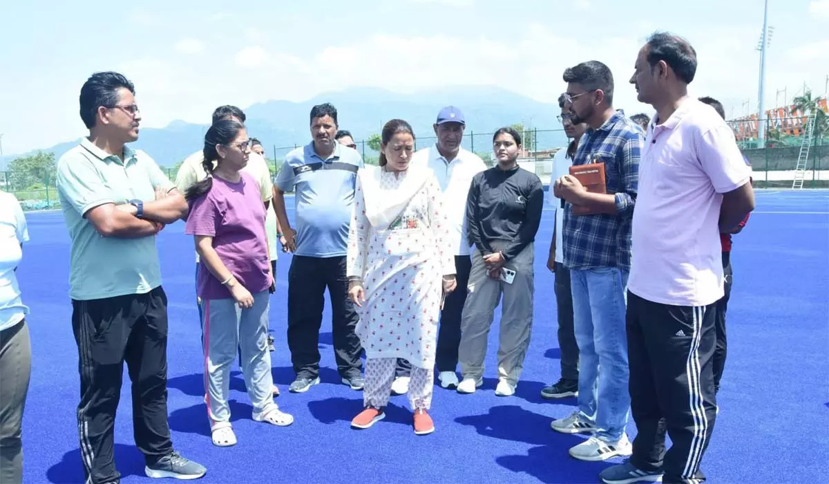 Haldwani: खेल मंत्री पहुंचे एस्ट्रो टर्फ हॉकी स्टेडियम, तैयारियों का लिया जायजा Haldwani: खेल मंत्री पहुंचे एस्ट्रो टर्फ हॉकी स्टेडियम, तैयारियों का लिया जायजा
