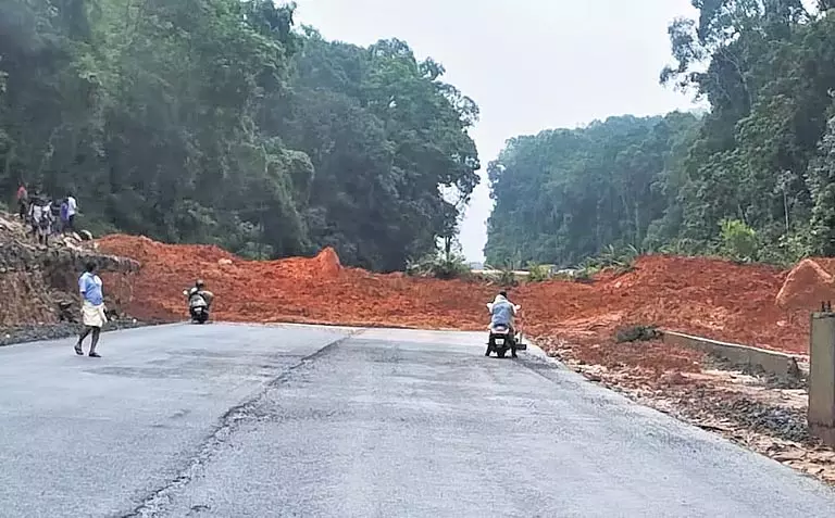 Karnataka: दक्षिण कन्नड़ जिले में बारिश से भूस्खलन Karnataka: दक्षिण कन्नड़ जिले में बारिश से भूस्खलन