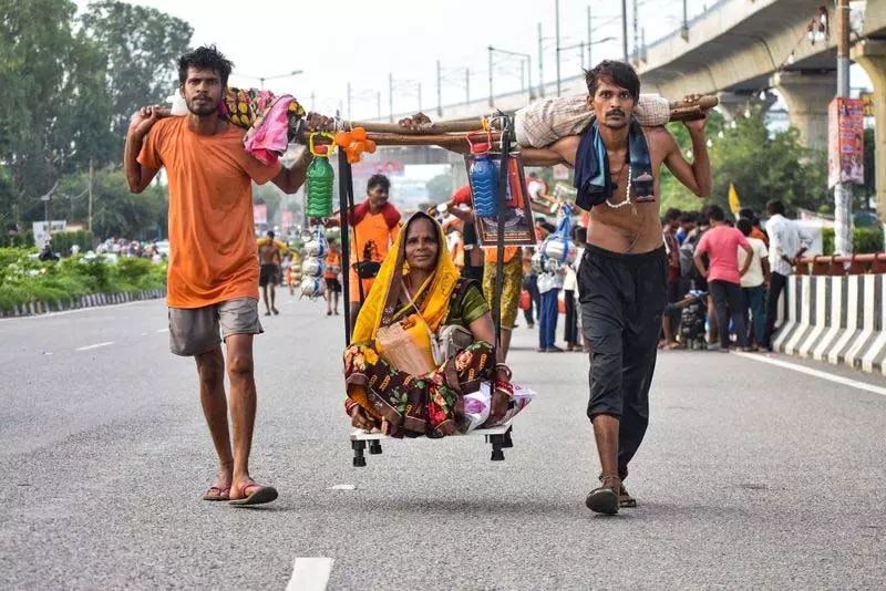 कांवड़ यात्री आतंकवादी नहीं, भक्त हैं’: योगी आदित्यनाथ का स्पष्ट बयान कांवड़ यात्री आतंकवादी नहीं, भक्त हैं’: योगी आदित्यनाथ का स्पष्ट बयान
