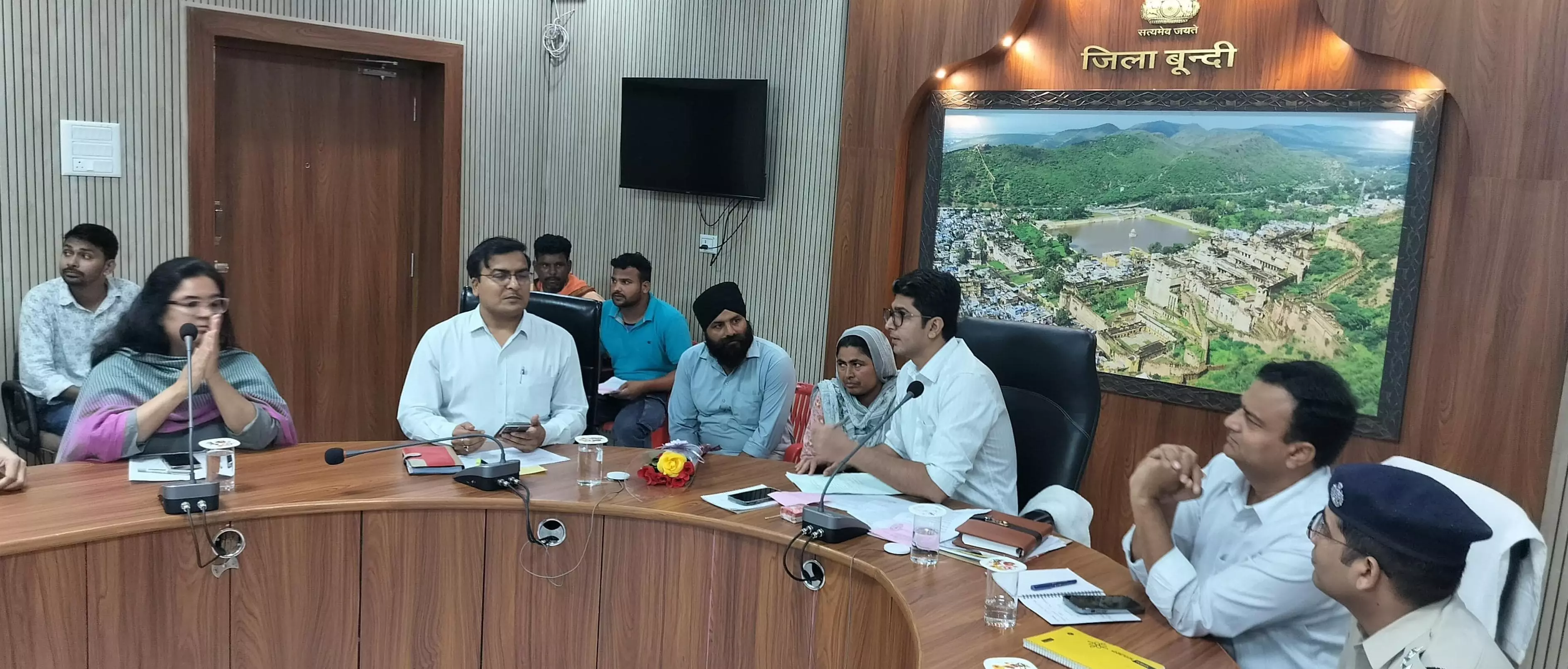 Bundi: जिला स्तरीय जनसुनवाई का हुआ आयोजन Bundi: जिला स्तरीय जनसुनवाई का हुआ आयोजन