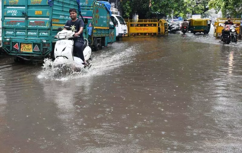 Delhi : कई हिस्सों में बारिश, आईएमडी ने ‘येलो अलर्ट’ जारी किया Delhi : कई हिस्सों में बारिश, आईएमडी ने ‘येलो अलर्ट’ जारी किया