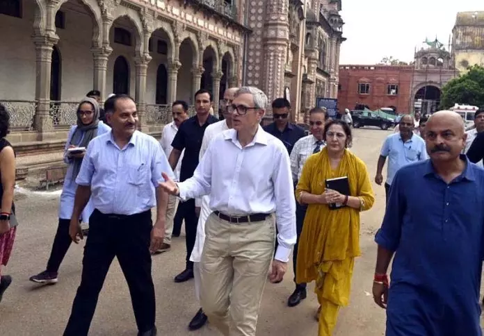 CM ने मुबारक मंडी के जीर्णोद्धार का निरीक्षण किया, इसके विरासतीय आकर्षण को बढ़ाने पर जोर दिया CM ने मुबारक मंडी के जीर्णोद्धार का निरीक्षण किया, इसके विरासतीय आकर्षण को बढ़ाने पर जोर दिया