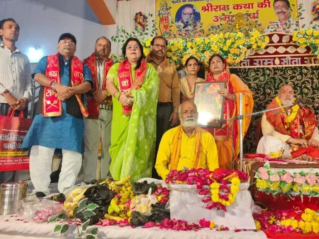 Farrukhabad: सनातन परंपराओं का संरक्षण करते हैं धार्मिक उत्सव Farrukhabad: सनातन परंपराओं का संरक्षण करते हैं धार्मिक उत्सव