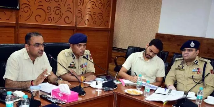 Jammu: संभागीय आयुक्त-पुलिस महानिरीक्षक ने स्वतंत्रता दिवस समारोह की तैयारियों की समीक्षा की Jammu: संभागीय आयुक्त-पुलिस महानिरीक्षक ने स्वतंत्रता दिवस समारोह की तैयारियों की समीक्षा की