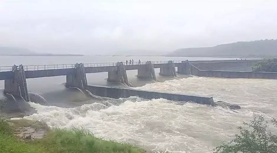 पगारा बांध के गेट खुले, बारिश के बाद पानी छोड़ने का नज़ारा कैमरे में कैद पगारा बांध के गेट खुले, बारिश के बाद पानी छोड़ने का नज़ारा कैमरे में कैद