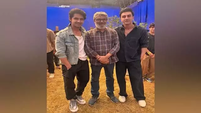 रवि दुबे की रणबीर कपूर और नितेश तिवारी संग रामायण BTS फोटो वायरल रवि दुबे की रणबीर कपूर और नितेश तिवारी संग रामायण BTS फोटो वायरल