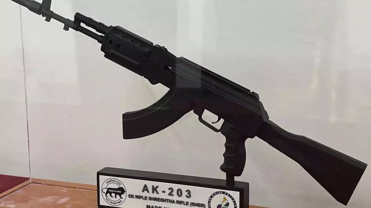 अमेठी में AK-203 राइफलें, भारत-रूस सौदे से भारतीय सेना को मिलेगा मजबूती अमेठी में AK-203 राइफलें, भारत-रूस सौदे से भारतीय सेना को मिलेगा मजबूती