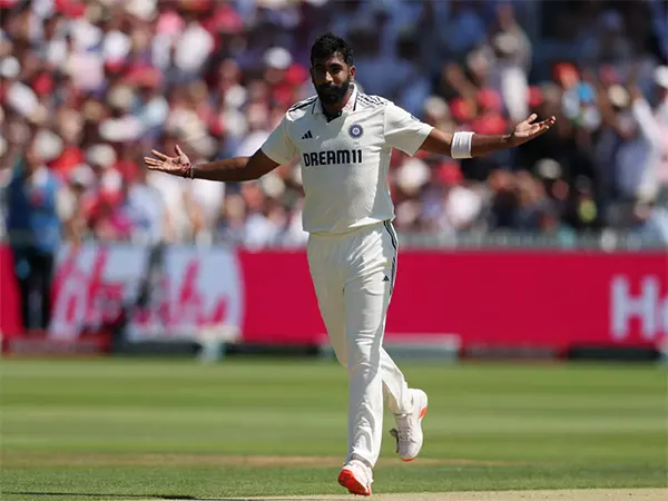 ब्रायन लारा ने बुमराह को क्रिकेट के GOATs में शामिल किया, रोहित को एक पायदान नीचे रखा ब्रायन लारा ने बुमराह को क्रिकेट के GOATs में शामिल किया, रोहित को एक पायदान नीचे रखा