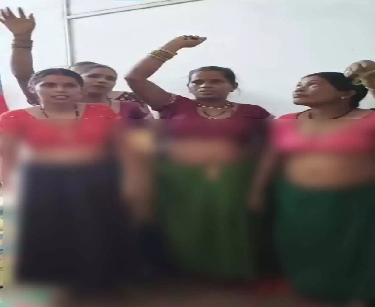 CG: विस्थापित महिलाओं ने SECL के खिलाफ किया अर्धनग्न विरोध प्रदर्शन CG: विस्थापित महिलाओं ने SECL के खिलाफ किया अर्धनग्न विरोध प्रदर्शन