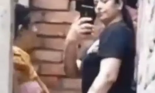 एक्ट्रेस हसीन जहां ने हत्या की कोशिश की, पड़ोसी का आरोप एक्ट्रेस हसीन जहां ने हत्या की कोशिश की, पड़ोसी का आरोप