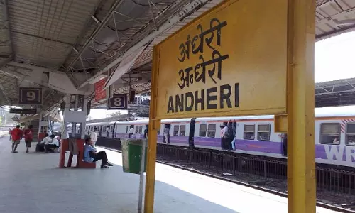 17 जुलाई को अंधेरी के पास तकनीकी खराबी के कारण मुंबई लोकल ट्रेन सेवाएं बाधित