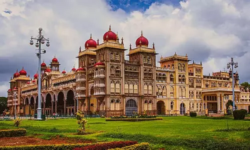 इंदौर लगातार 8वें साल देश के सबसे स्वच्छ शहर की सूची में पहले स्थान पर; मैसूर तीसरे स्थान पर