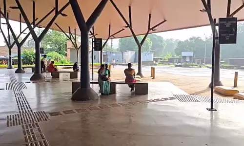 ग्रैंड बस स्टेशन के बावजूद, Pedne के निवासियों को बुनियादी बस सेवाओं के लिए संघर्ष करना पड़ा