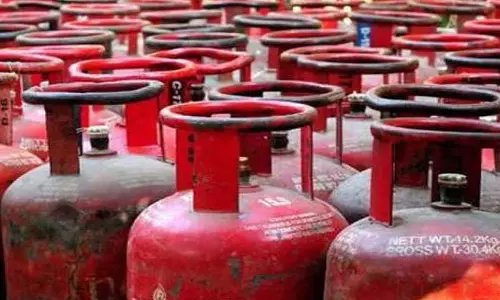 उज्ज्वला योजना: राज्य में 2 लाख उपभोक्ताओं ने नहीं भरा LPG उज्ज्वला योजना: राज्य में 2 लाख उपभोक्ताओं ने नहीं भरा LPG